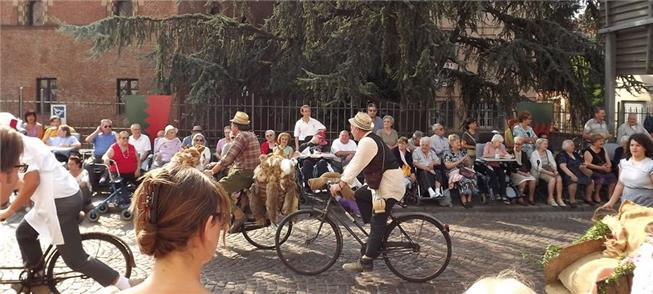 Festa do vinho em Asti, que integra a rota ciclíst