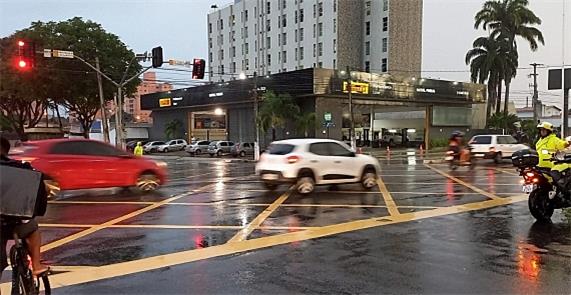 Fiscalização de trânsito em Natal. Carros e motos