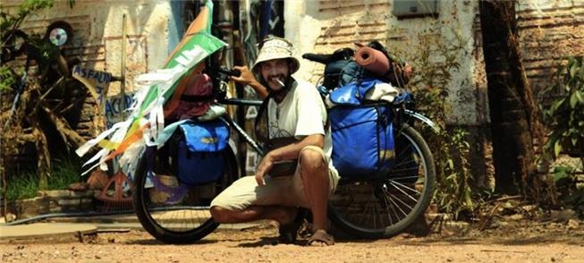 Fotógrafo ciclista Felipe Baenninger viaja o país