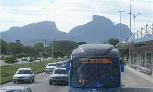 Frota de ônibus do BRT Transoeste faz testes