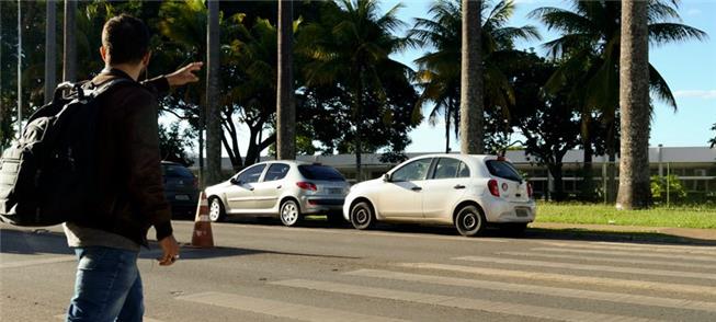 Gesto do braço estendido pode virar lei nacional