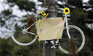 Ghost bike em homenagem a Alessandro Rüppe, o Mago