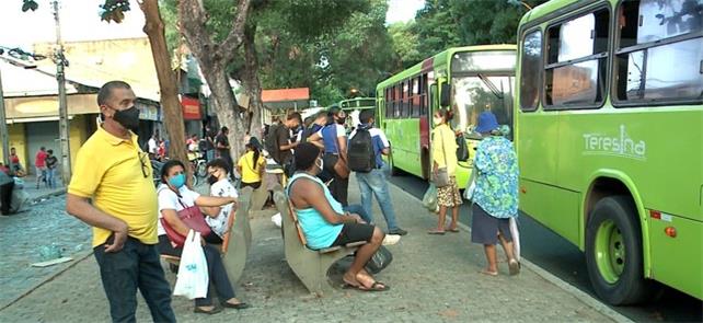 Greve de motoristas e cobradores em Teresina inici