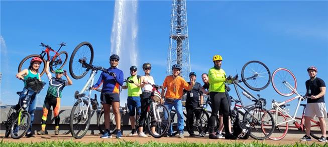Grupo de brasilienses que aderiu ao De Bike ao Tra