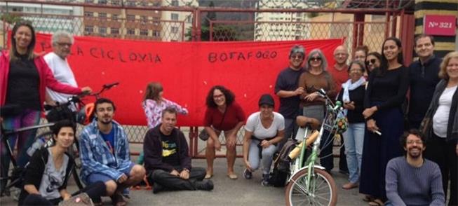 Grupo de moradores que mapeou as ciclovias em Bota