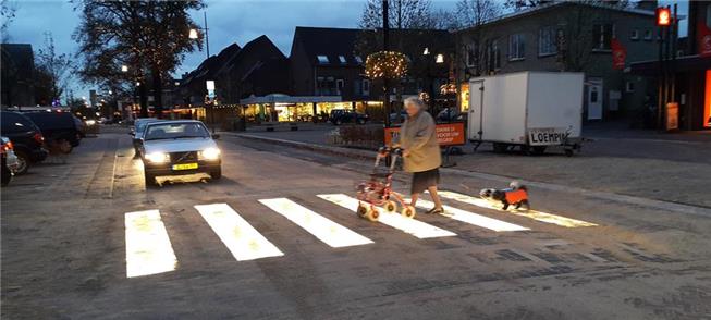 Holanda testa faixa de pedestres luminosa