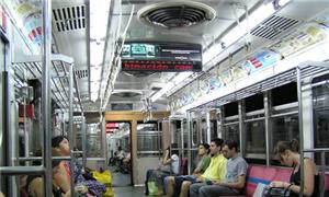 Interior de metrô em Buenos Aires