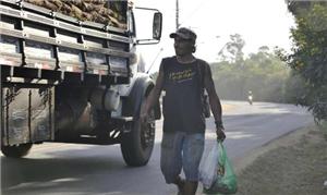 Jair Costa convive com o risco de ser atropelado