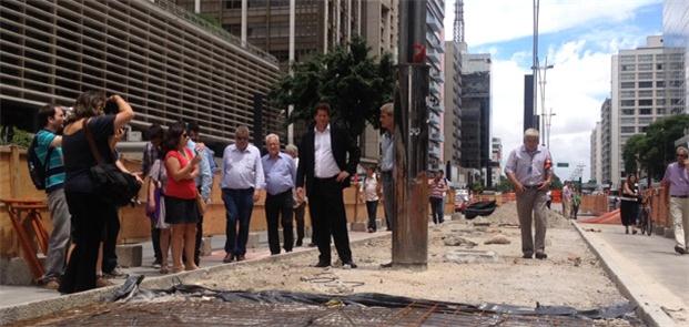 Jilmar Tatto visita obras da ciclovia na Paulista