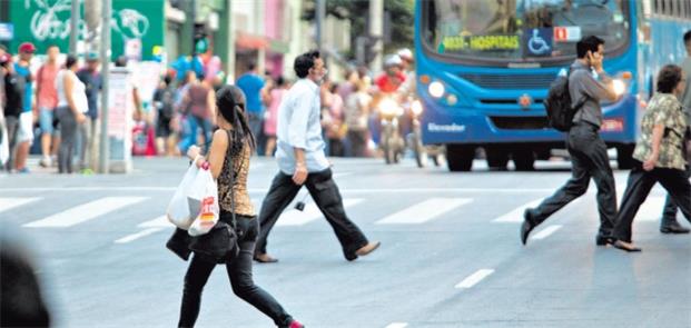 Lei quer que pedestres sejam punidos com multas de