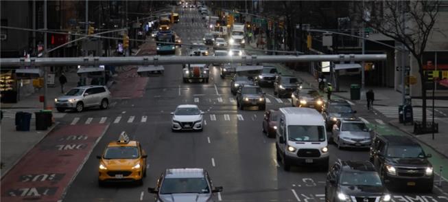 Leitores E-ZPass e câmeras que detectam placas em