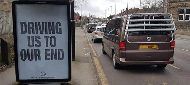 Levando-nos ao fim, diz a contrapropaganda em Lond