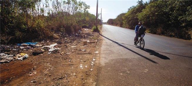 Lixo e até falta de calçadas em Ribeirão Preto (SP