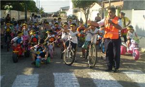 Luiz André em ação, nas ruas de Santa Rita (PB)