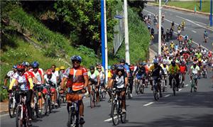 Mais de 300 ciclistas participaram nesse domingo (