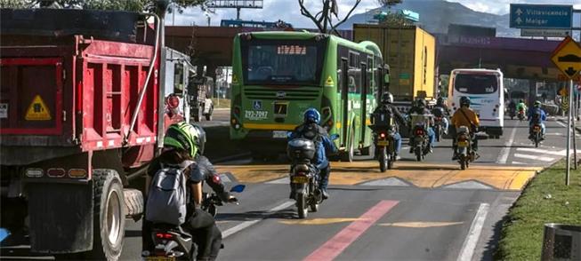 Mais lombadas em grandes vias arteriais de Bogotá
