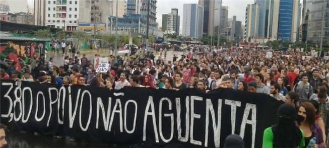 Manifestação ontem (14) no Largo da Batata, em São