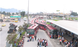 Manifestantes bloquearam os corredores dos ônibus