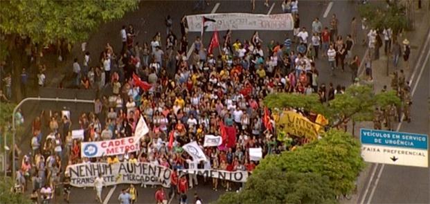 Manifestantes fazem protesto contra o aumento da p