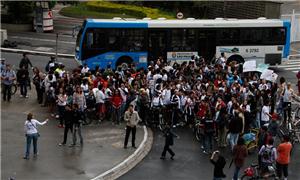 Manifestantes qurem políticas públicas