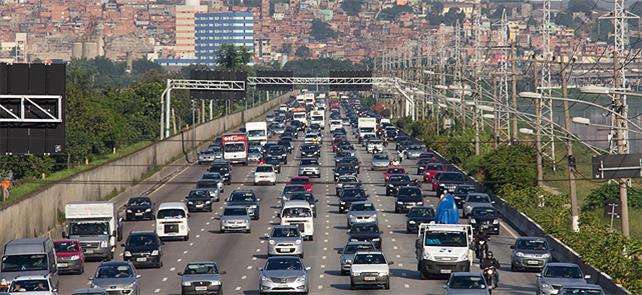 Marginal do Rio Pinheiros: inferno urbano