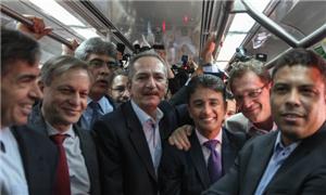 Membros do COL se aglomeram em trem da CPTM