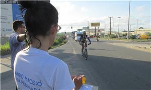 Mesmo sem estrutura, há muitos ciclistas em Maceió