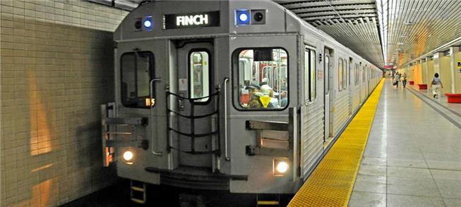Metrô de Toronto: ar poluído nos trens e plataform