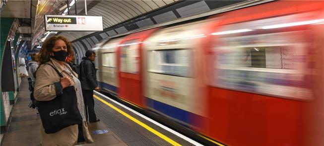 Metrô londrino: seguro com máscaras e distanciamen