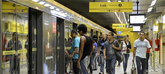 Metrôs e trens seguem operando, mesmo com a crise