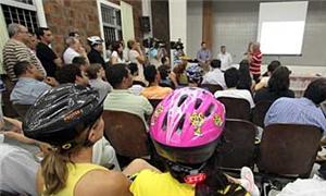 Moradores lotaram o auditório do Centro Comunitári