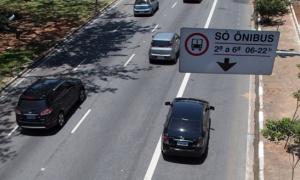 Motorista parece não se importar com infração