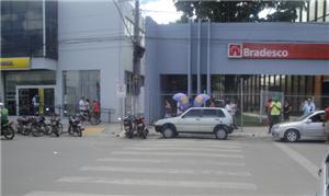 Motoristas desrespeitam sinalização de trânsito