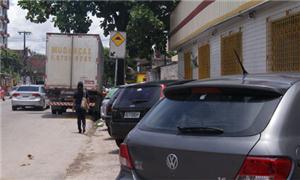 Motoristas do Recife insistem em usar as calçadas