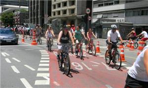 Motoristas reclamam de ciclofaixas