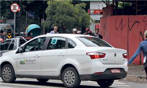 Muitos motoristas foram flagrados parados na faixa