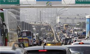 Na chegada ao Rio, ônibus, carros e motos disputam