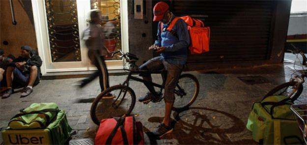 Na Paulista, horário de pico para o ciclista começ