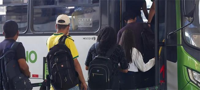 Neste domingo (25), eleitor pode usar os coletivos