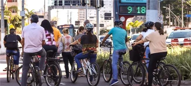 Niteroienses usam bicicleta diariamente para ir ao