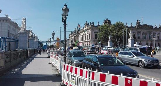 Nova gestão pretende tirar carros da principal via