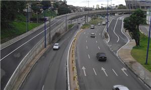 Nove pistas de 3,5m para os carros e apenas duas c