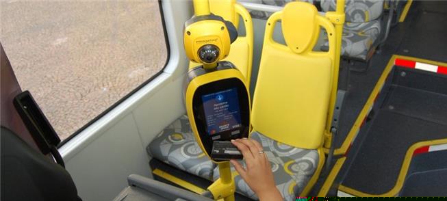 Novidade: pagar o ônibus aproximando o cartão de c