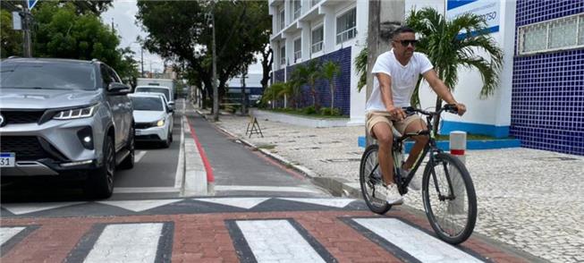Novo trecho de ciclovia da Rua 25 de Março, uma ár