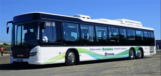 O ônibus movido a biometano é silencioso e atinge