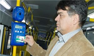 O prefeito Paulo Hadich (PSB) testa o novo sistema