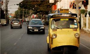 O tuk-tuk é comum nas ruas da Índia e Tailândia