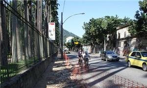 Obra para construção da ciclovia no Rio