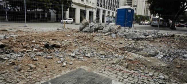 Obra veio abaxio para ser reconstruída em outro lo