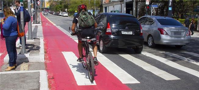 Obras de novas faixas para bicicleta em SP são anu